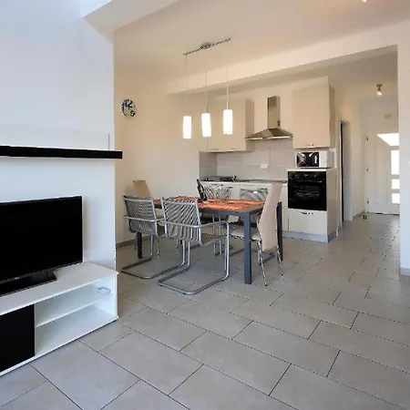 Apartments Luxury Living Novalja Exterior photo